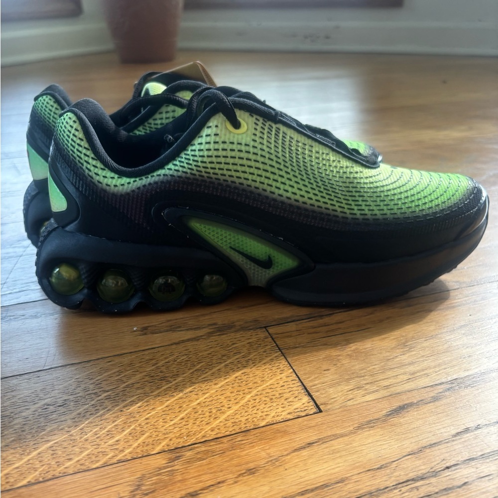 Nike Kids Neon Green and Black Mesh Sneakers